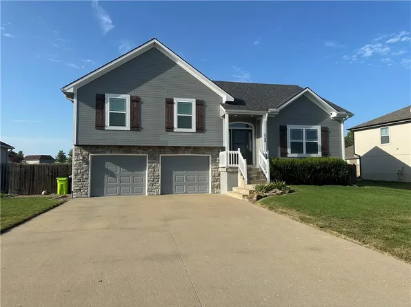 3108 Krissy Bnd, Harrisonville, MO 64701