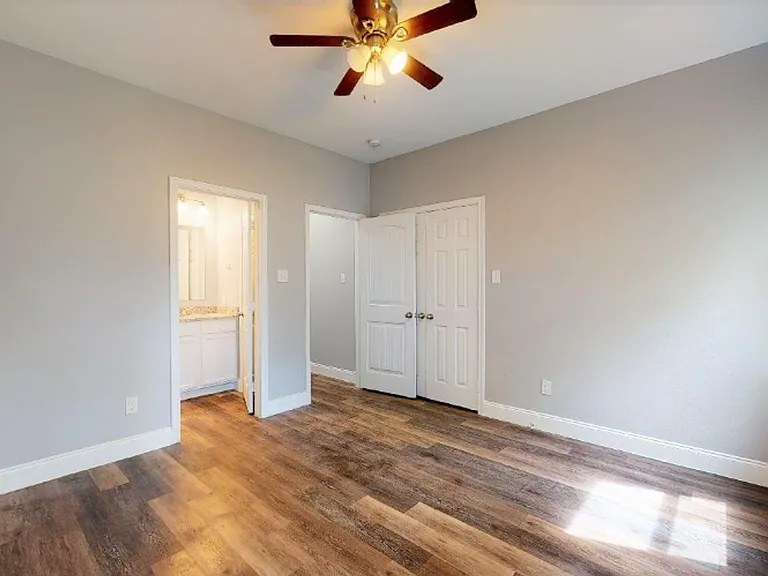 114 E Oak St — Photo 14