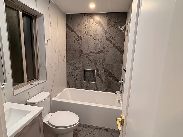 661 W Broadway #3 — Photo 5