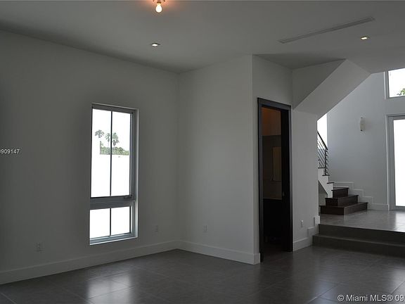 4th image of 8283 NW 33rd Ter #8283