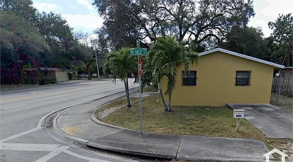 3 bed, 1348 sqft, $3,100 — Photo 2