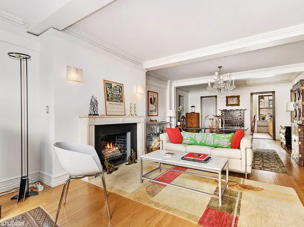 302 W 12th St APT 4E, New York, NY 10014