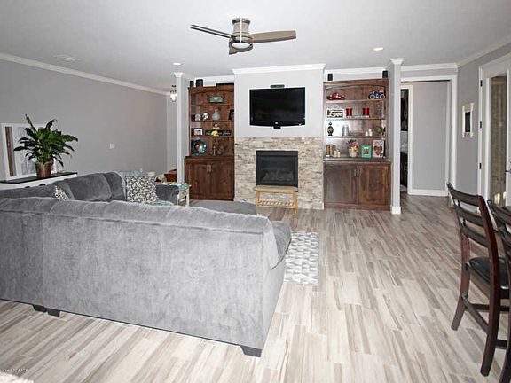 5th image of 8000 Zoe Dr