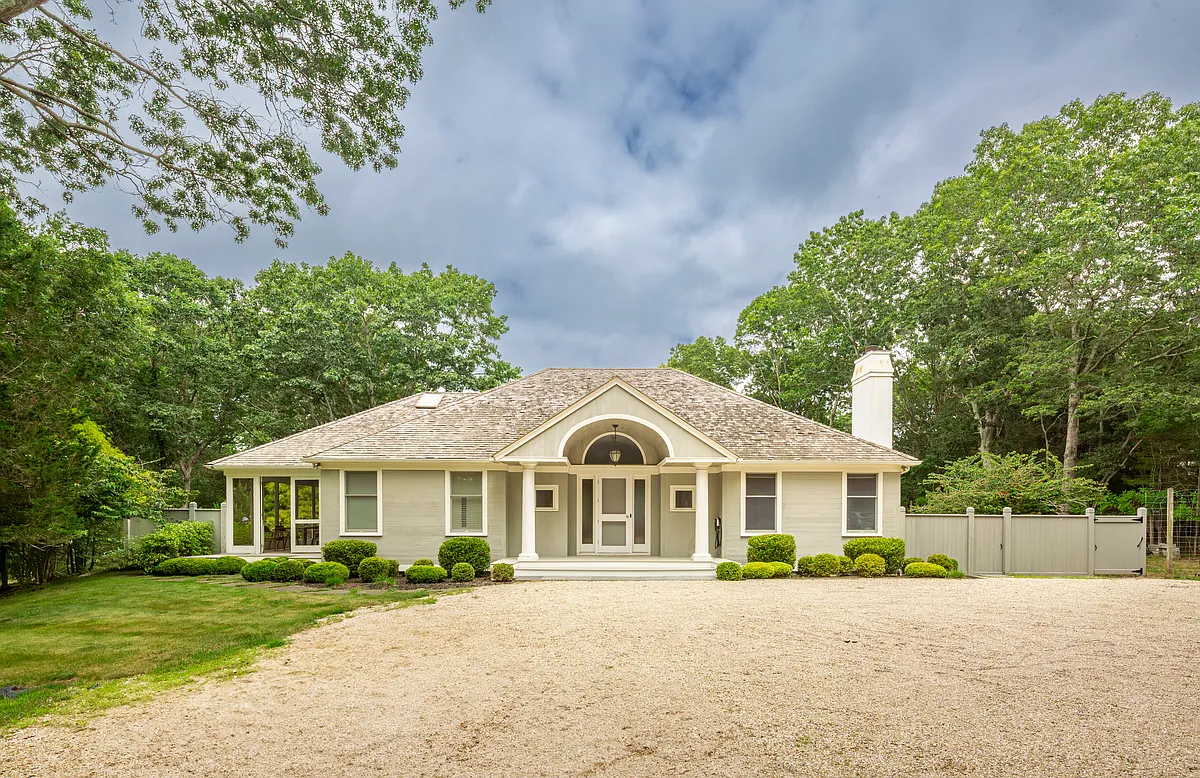 Building Photo - Clover Leaf Ln