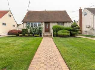 81 Montgomery Ave, Oceanside, NY 11572