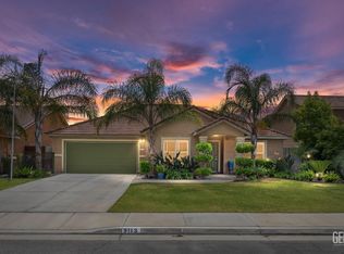 9113 Long Island Dr, Bakersfield, CA 93311