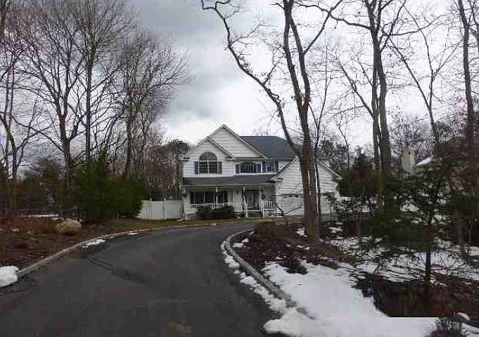 2nd image of 145 Mount Sinai Ave