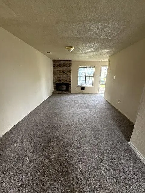 2 bed, 1040 sqft, $1,200 — Photo 2