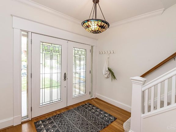 3rd image of 3584 Outlook Ave