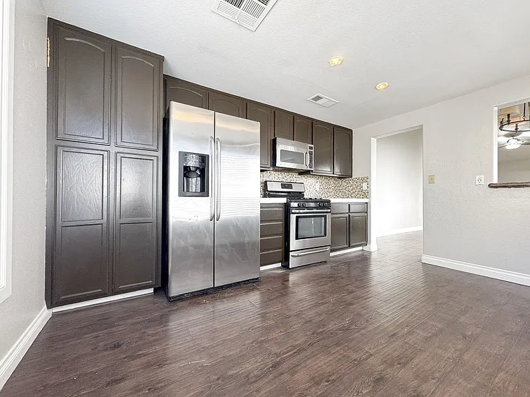 325 Cavalla St — Photo 6