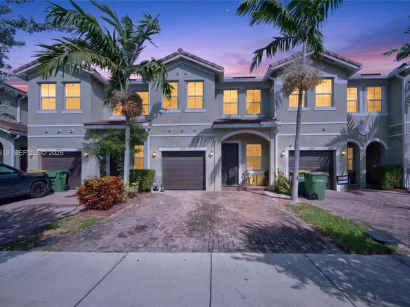 2381 SE 14th St, Homestead, FL 33035