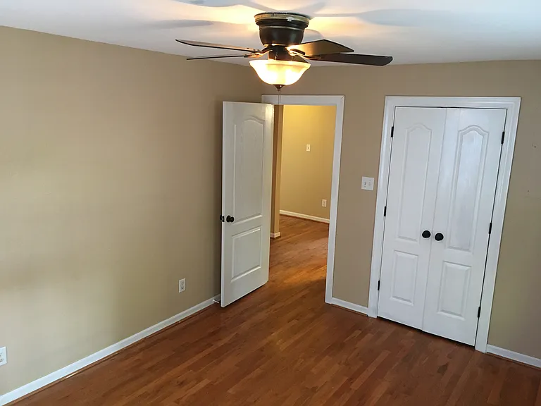 314 S Swain St — Photo 13