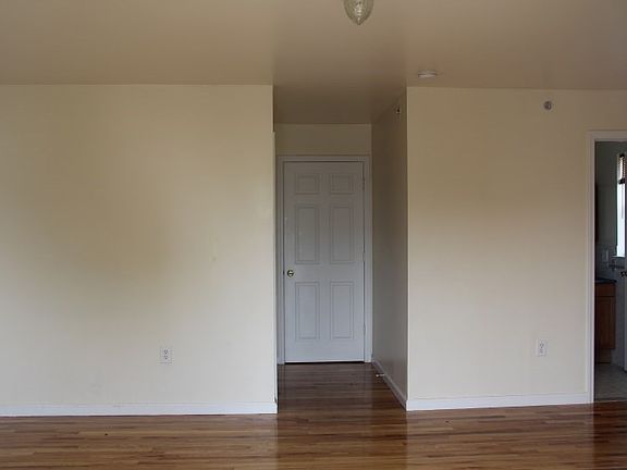 4th image of 129 Seymour Ave