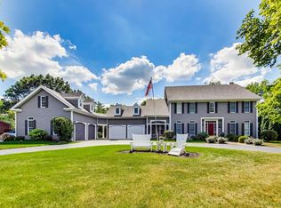 17W231 Hillside Ln, Willowbrook, IL 60527