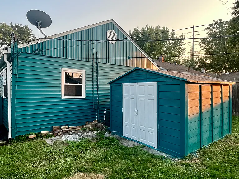 2645 Strong St — Photo 13