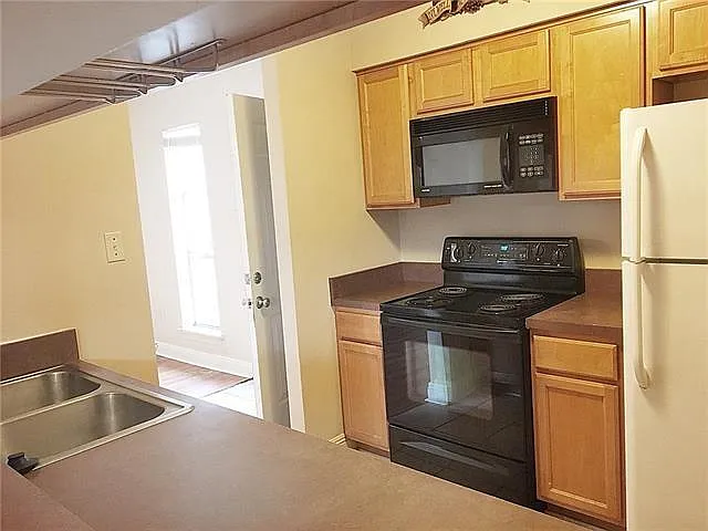 2 bed, 1.0 bath, 925 sqft, $1,475 — Photo 2