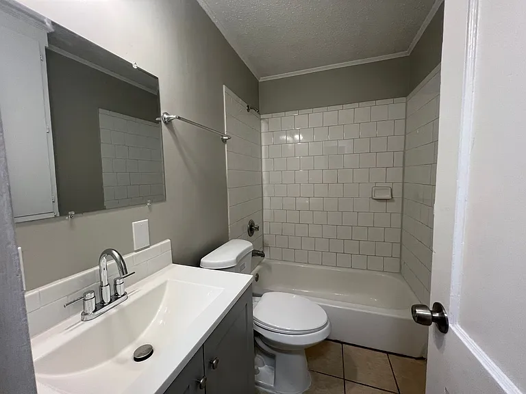 2521 Chestnut St — Photo 12