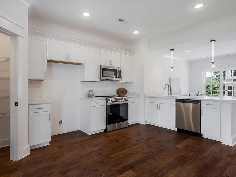 209 S High St — Photo 24