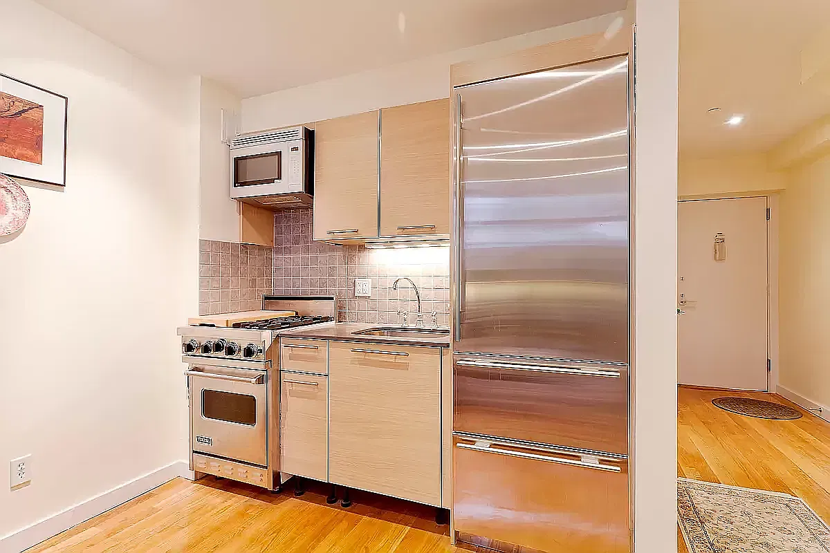 215 East 81st Street — Photo 2