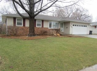 1711 Deppert Dr, Pekin, IL