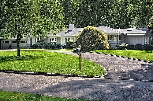 1st image of 4 Shorewood Dr