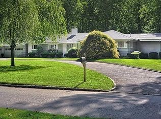 4 Shorewood Dr, Port Washington, NY