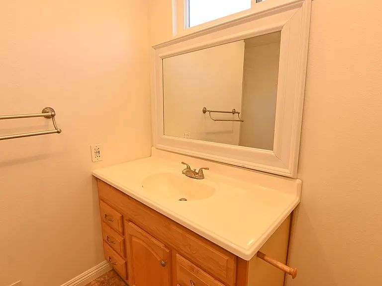 5659 Lathrop Dr — Photo 20