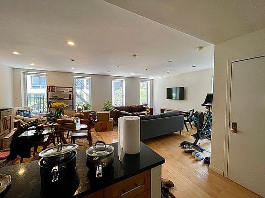 1st image of 234 W 27th St #3
