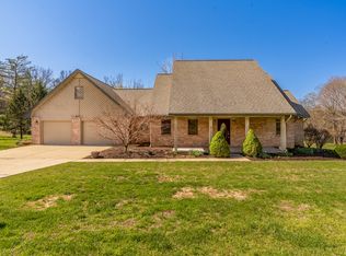 15 Lake Indian Hills Cir, Carbondale, IL 62902