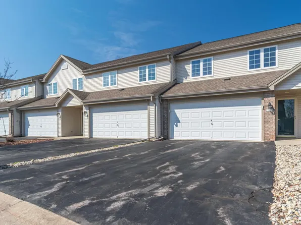1909 Mallard Pointe Cir, Waukesha, WI 53189
