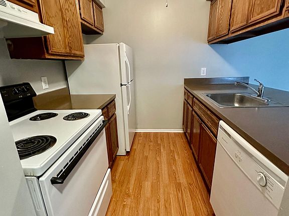 5th image of 15110 Southpointe Dr APT 202