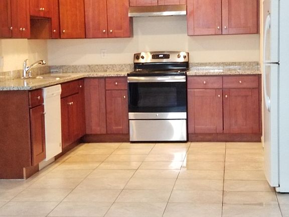 4th image of 564 S Fair Oaks Ave #B