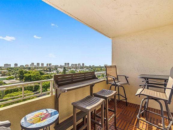 3rd image of 900 NE 18th Avenue #809