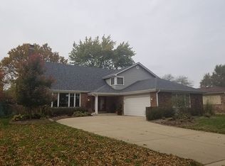 530 Stafford Ln, Glen Ellyn, IL 60137