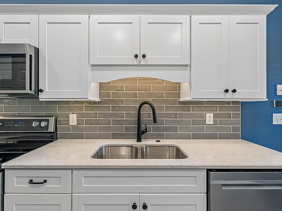 4th image of 6 Bradley Ct