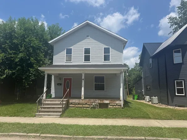 207 W 3rd St, Uhrichsville, OH 44683