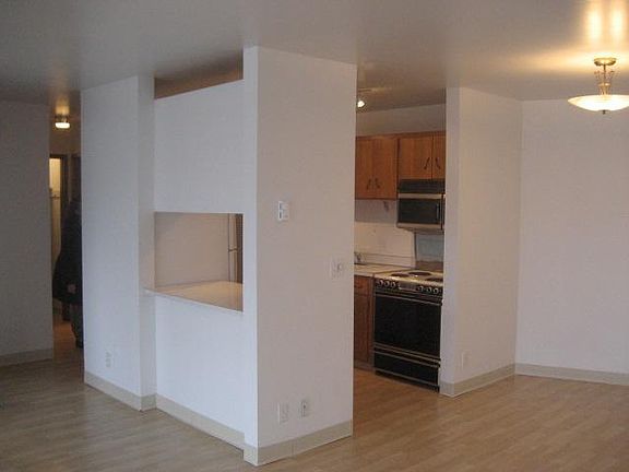 5th image of 2004 Dexter Ave N APT 102