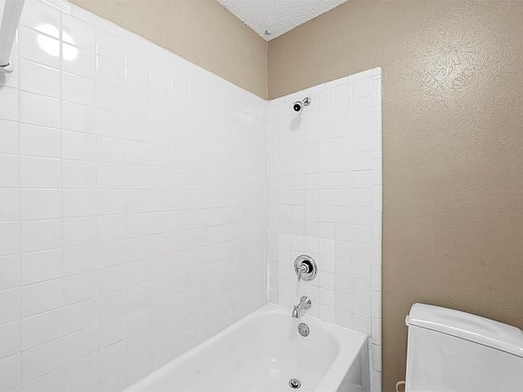 4th image of 14800 Enterprise Dr APT 22D