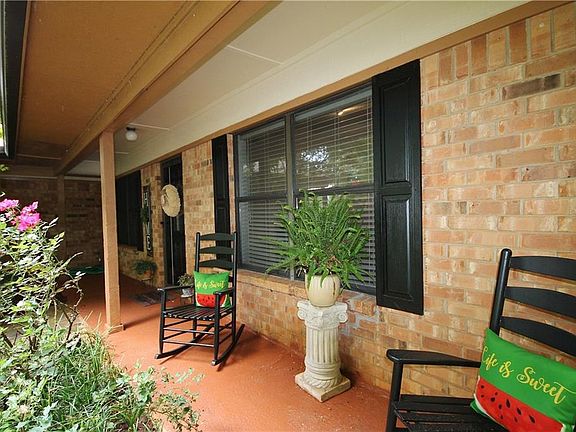 4th image of 1506 Tanglewood Dr E