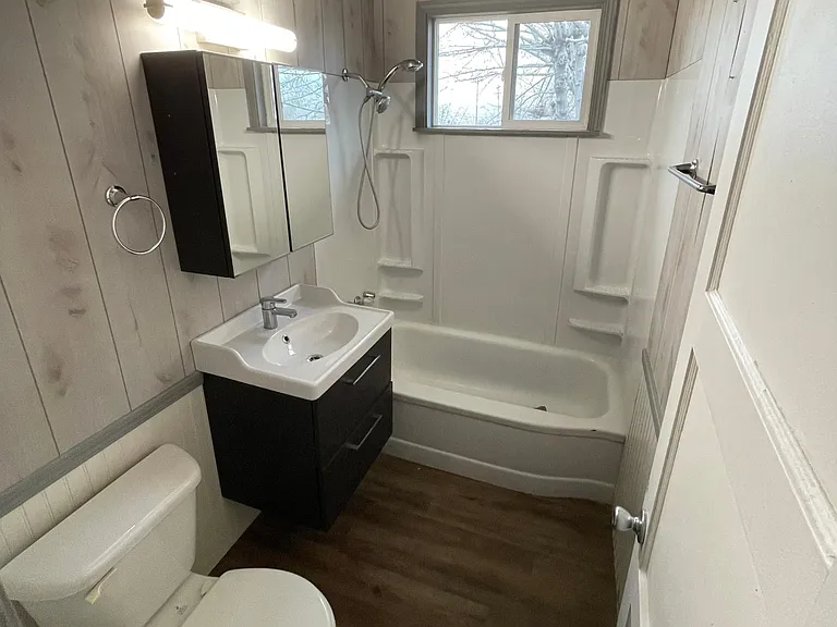 1752 Stratford Dr — Photo 9