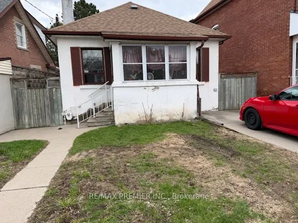 7 Florence Cres, Toronto, ON M6N 4E3