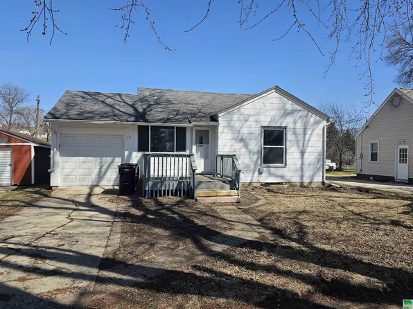304 Spruce St, Cherokee, IA 51012