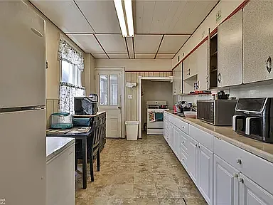 927 W Green St — Photo 9