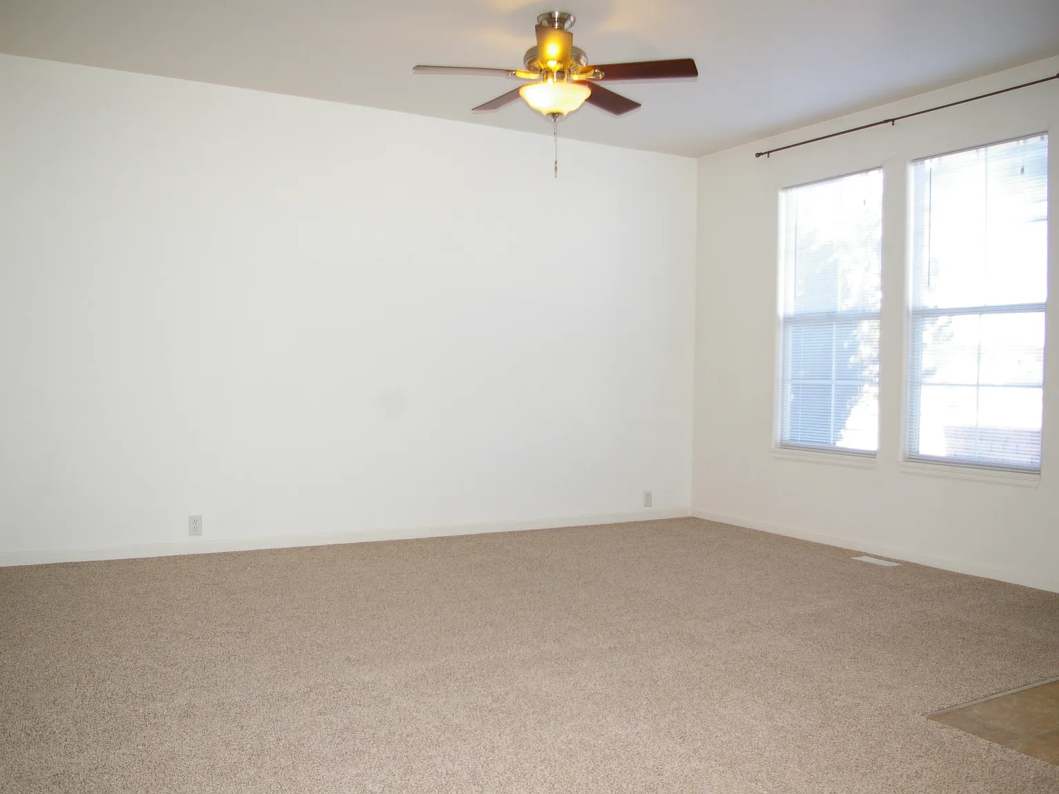 3 bed, 2.5 bath, 1486 sqft, $2,100 — Photo 4
