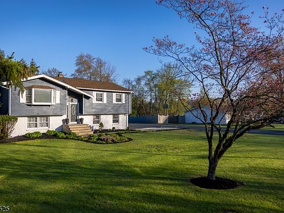 5th image of 29 Lake Wallkill Rd