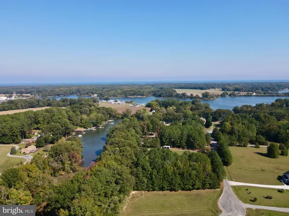 56 Skys Limit Ct, Reedville, VA 22539