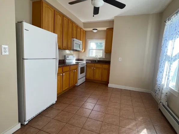 17 Slater Ave #17, Norwich, CT 06360