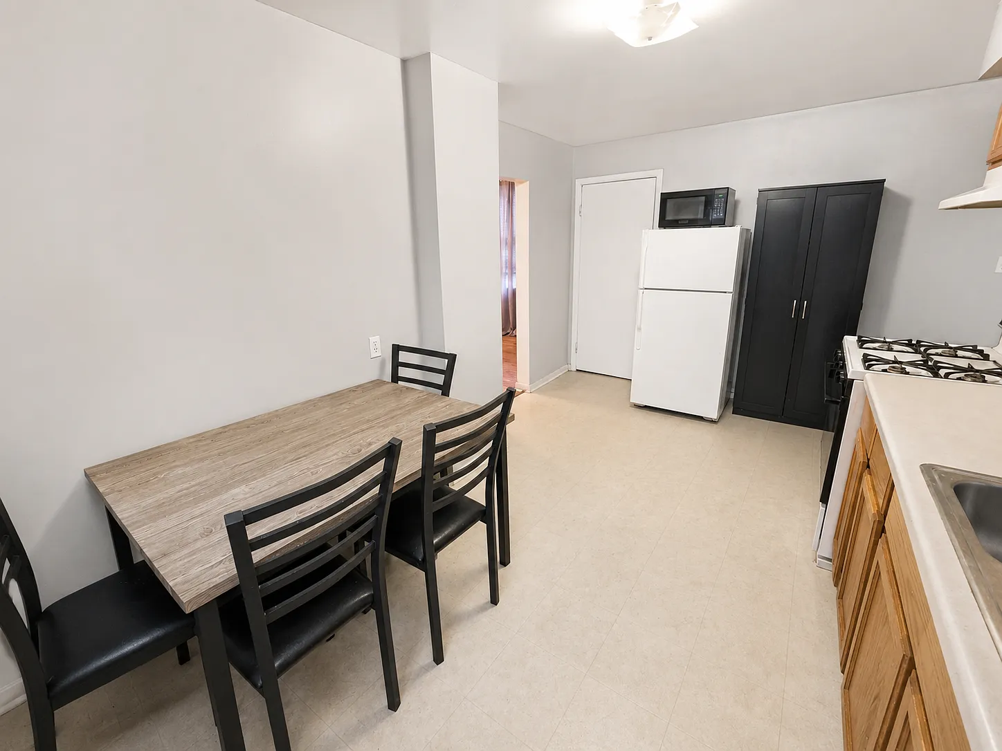 1 bed, 750 sqft, $995 — Photo 4