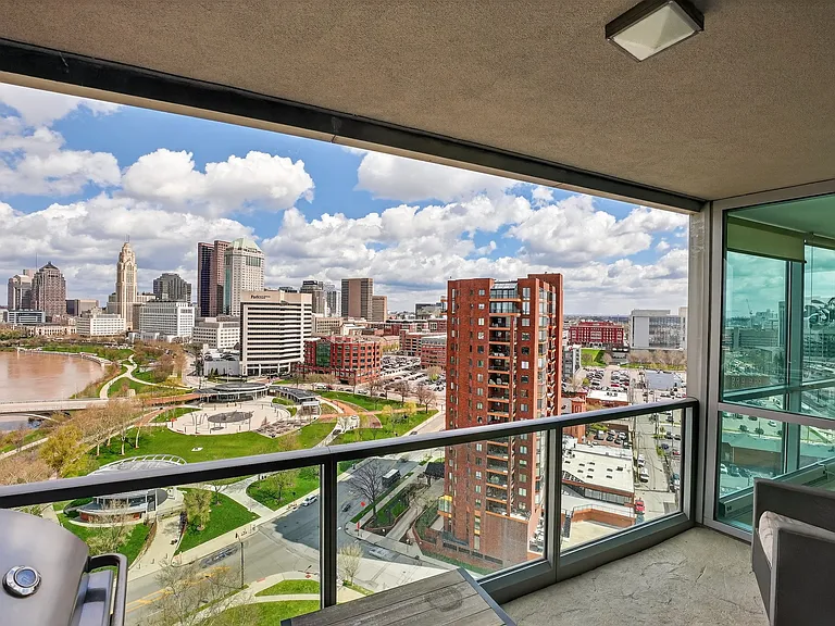 1 Miranova Pl #1840 — Photo 41