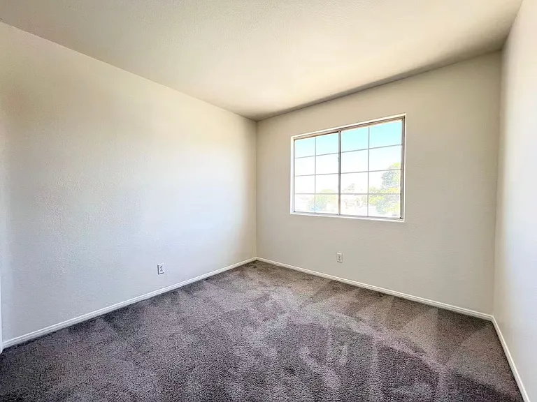8284 W Rochelle Ave — Photo 25